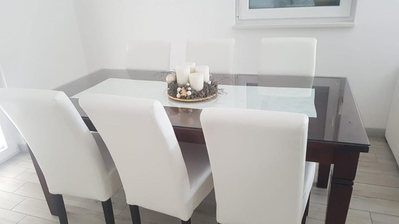 Apartman Lora Liyubuşka Dış mekan fotoğraf