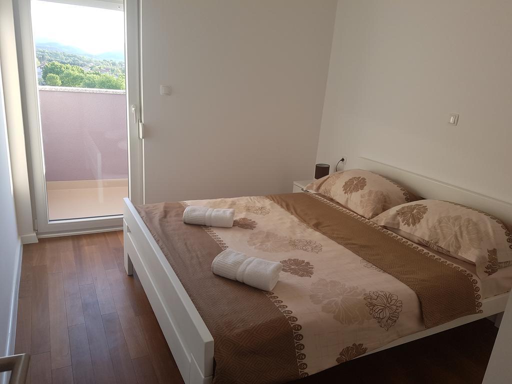 Apartman Lora Liyubuşka Dış mekan fotoğraf