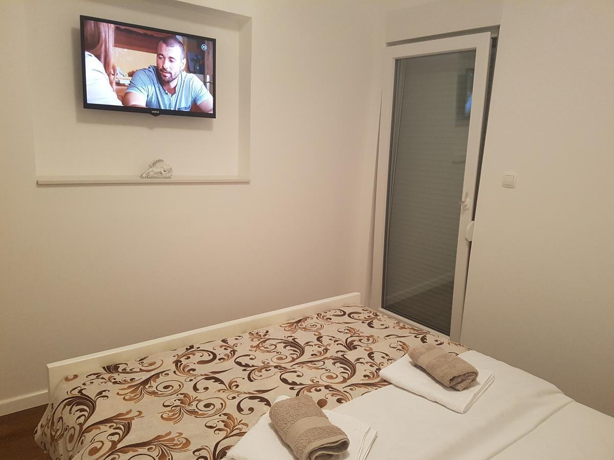 Apartman Lora Liyubuşka Dış mekan fotoğraf